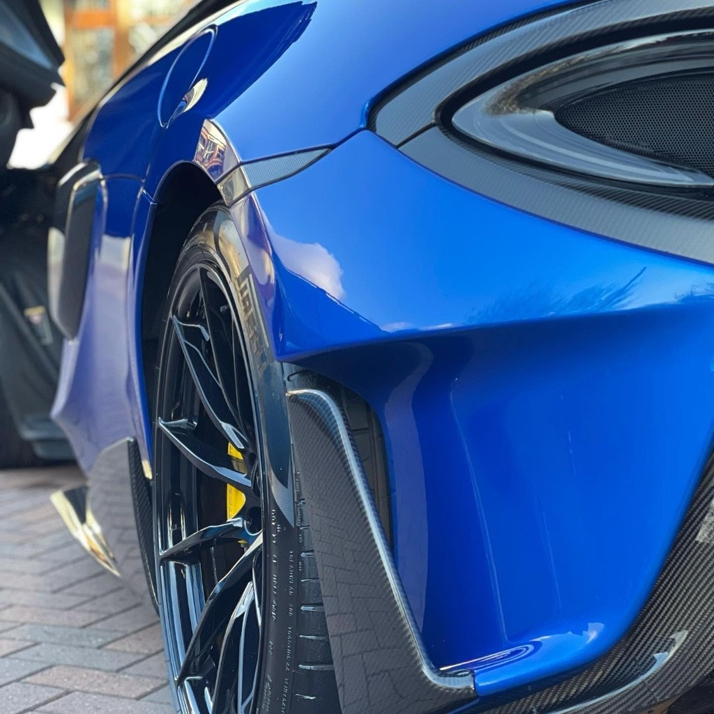 Lamborghini Urus forged carbon fender — extreme detail close-up